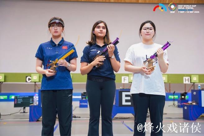 “四金王”姚千寻再添两银 中国队刷新世界纪录